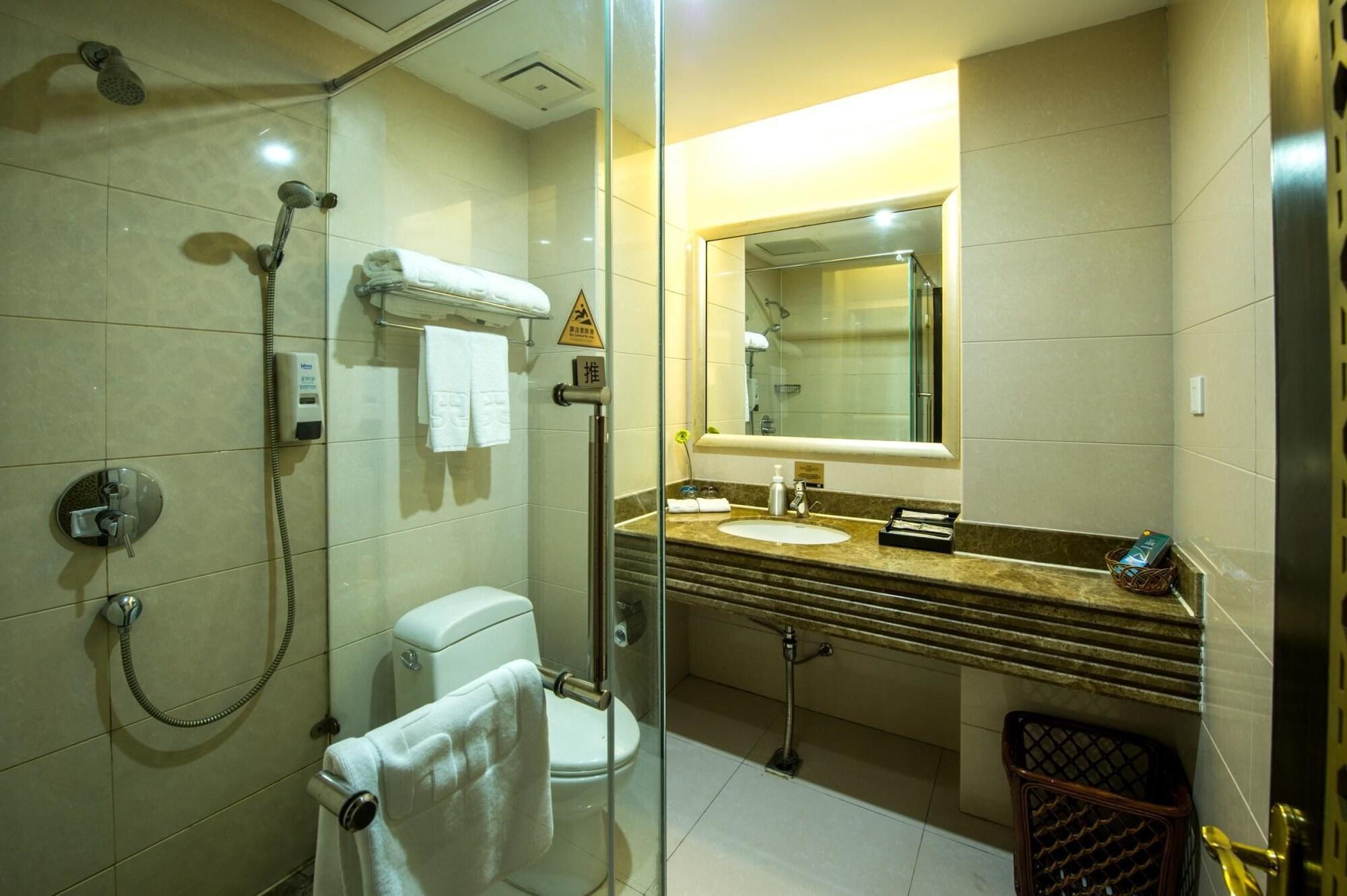Kingtown Hotel Hongmei Shanghai Exteriör bild