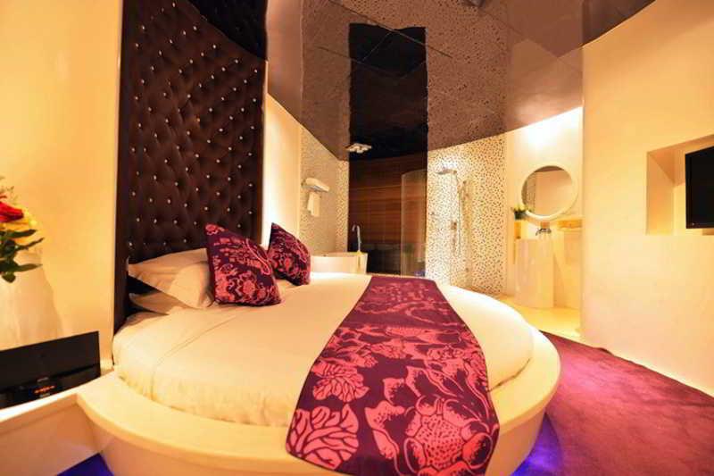 Kingtown Hotel Hongmei Shanghai Exteriör bild