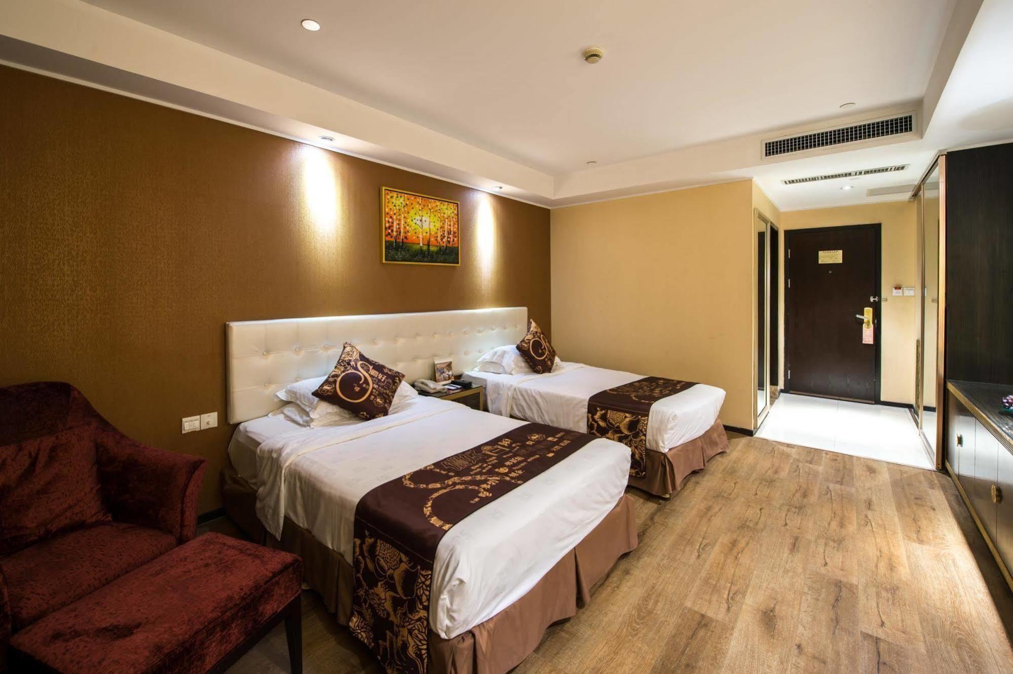 Kingtown Hotel Hongmei Shanghai Exteriör bild