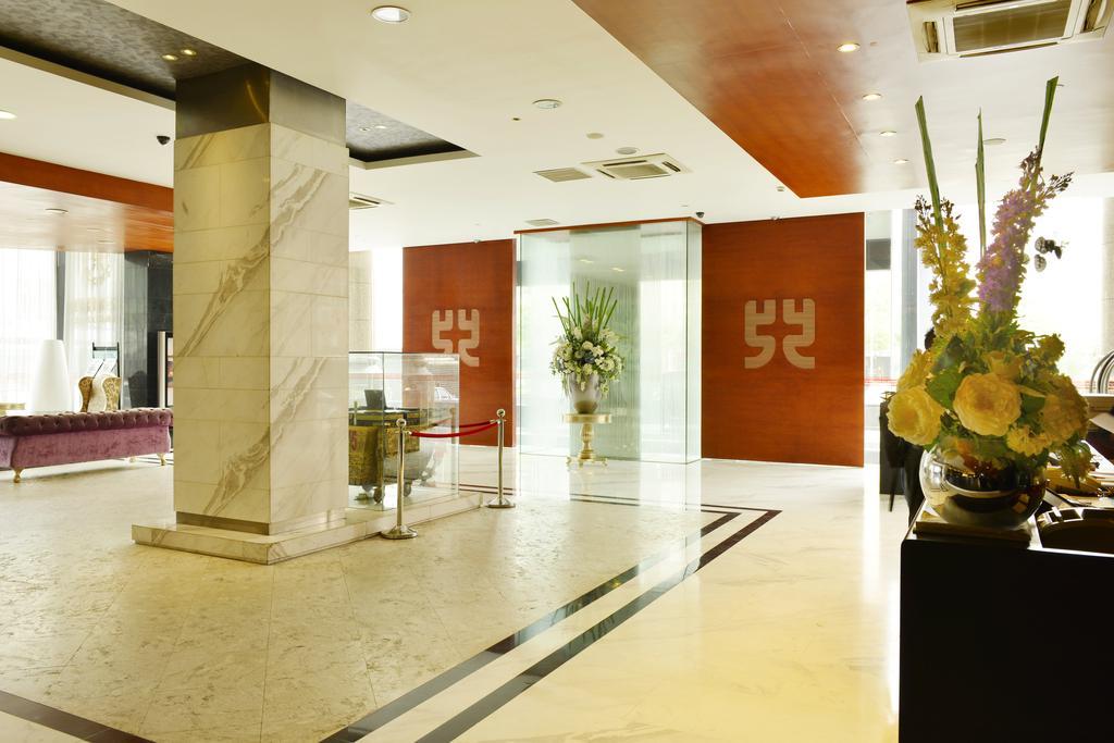 Kingtown Hotel Hongmei Shanghai Exteriör bild